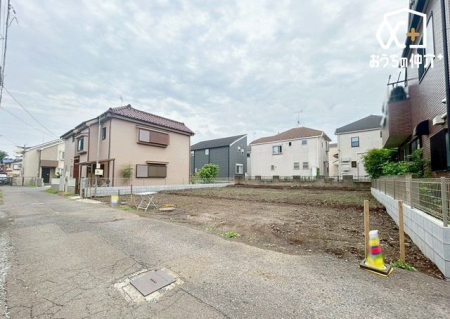 周辺環境 ファミリーマートサンズ東久留米金山町店 徒歩3分。営業時間：24時間 駐車場：有　神山通り沿い立地のコンビニです。角地2方向に道路があるので駐車場に楽に入れます。 230m