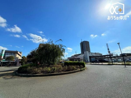周辺環境 狭山ヶ丘駅　東口　(西武 池袋線) 徒歩6分。閑静な住宅街に囲まれた狭山ヶ丘駅はとても住み心地が良いです！ 470m