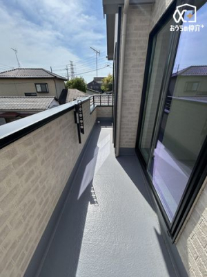 バルコニー 2つの部屋から出入りできるバルコニー