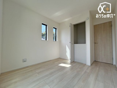 子供部屋 子供部屋にオススメな洋室の様子です。バルコニーに面しているため、換気もしやすい子供部屋。