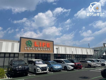 周辺環境 ライフ　ソコラ所沢店 徒歩17分。【営業時間】9：00-21：30ソコラ所沢内のスーパーマーケットです 1360m
