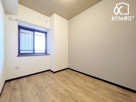 子供部屋 4.8帖の洋室。お子様のお部屋にいかがでしょうか。