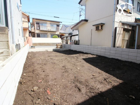 現地外観写真 車通りの少ない落ち着いた住環境です。小さなお子さまをお持ちのご家族も安心です。