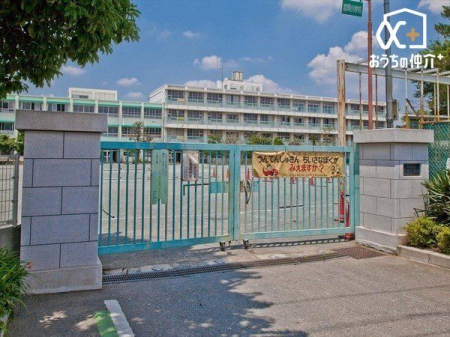 周辺環境 所沢市立富岡小学校 徒歩28分。西武新宿線「新所沢駅」が最寄りの小学校でございます。ご近所の評判も良いです！ 2220m