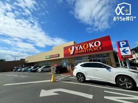 周辺環境 徒歩30分。【ヤオコー入曽店】営業時間：9:00-22:00 食料品や日用品を販売するスーパーです。駐車場も大きく便利なスーパー。 2350m