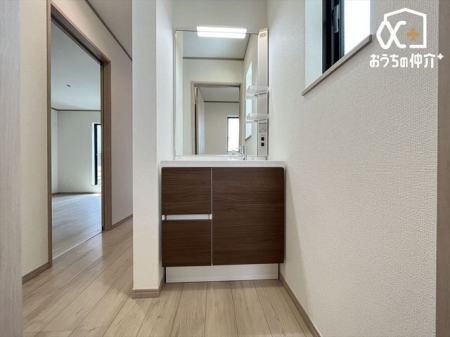 その他 【区画図】カースペース1台分。閑静な住宅街でありながら、スーパー・駅・小学校が徒歩圏内で暮らしやすい住環境。