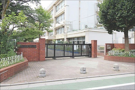 周辺環境 練馬区立大泉学園緑小学校 徒歩10分。学ぶことを喜びと感じ、将来への夢や希望をもって主体的に学べる学校を目指しています。 770m