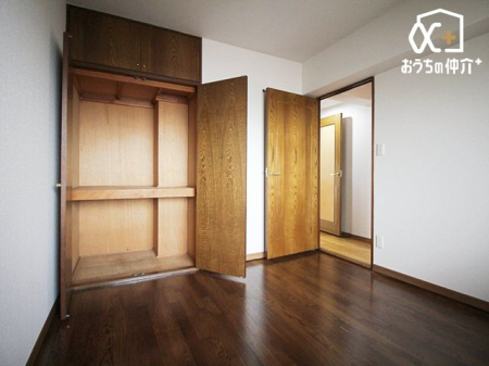 子供部屋 子ども部屋におすすめな洋室！玄関そばの明るいお部屋です。