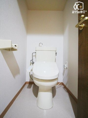 トイレ シンプルな内装のスッキリとしたトイレです。