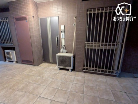 玄関 お部屋の外側から見た玄関先の様子