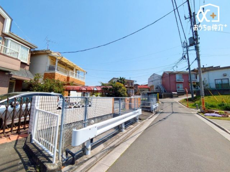 現地土地写真 スーパーが近くにあり、お買い物に便利な立地