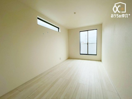 その他内観 窓が多い分お部屋が明るくなり、自然光の明るさだけで快適な暮らしを送れます。また換気・通気にも優れ、窓を開け放てばすぐに室内の空気を入れ替えることができます。