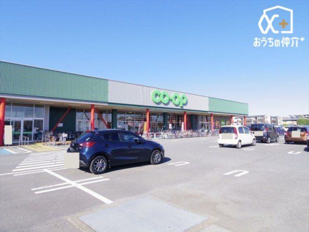 周辺環境 徒歩6分。【コープみらい　コープ武蔵藤沢店】営業時間9時30分～23時00分。車椅子対応の駐車場。駐車場484台。 430m