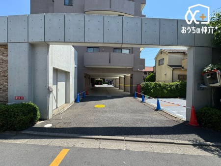 エントランス ■共用施設、敷地はきちんとお手入れの行き届いた物件になります。是非一度現地に足を運ばれてみませんか？当社スタッフがご案内いたします。