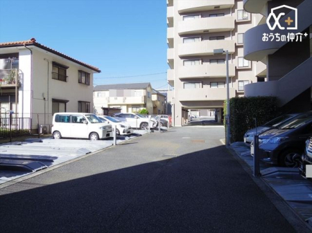 駐車場 ■駐車場の様子