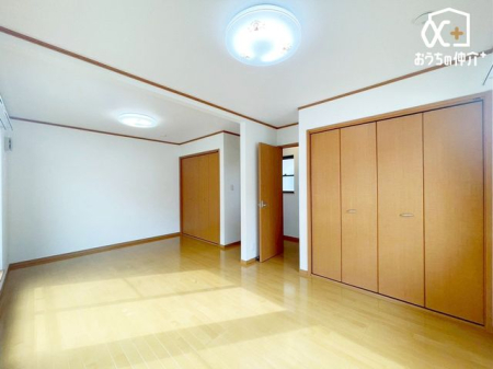 その他内観 ■仕切ると二部屋になる10.5帖の洋室