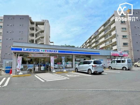 周辺環境 ローソン・スリーエフ所沢向陽町店 徒歩4分。24時間営業なので、急なお買い物にも便利です。飲食物や軽い日用品を販売しております。駐車場；有 260m