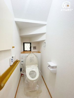 トイレ 清潔感のあるトイレです。もちろんウォシュレット機能付き