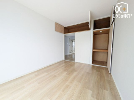 寝室 バルコニーに面しているお部屋です。