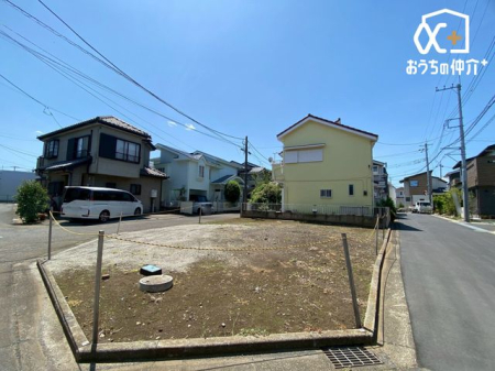 現地土地写真 東武東上線「鶴瀬」駅まで徒歩14分。3方向角地の為、陽当たり良好です。徒歩圏内にスーパー、ドラッグストア、小学校等揃い住環境良好！