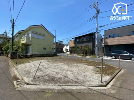 現地土地写真 前面道路は4m道路に3方向面し日当たり通風良好！