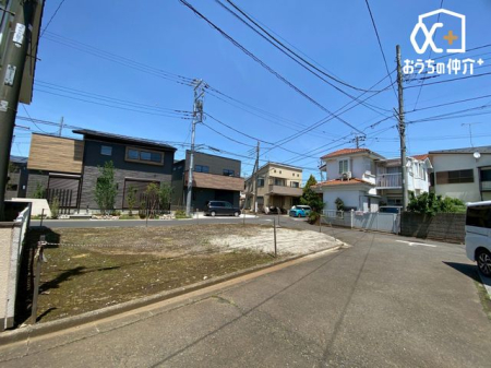 現地土地写真 周囲に高い建物もなく開放的な立地です。