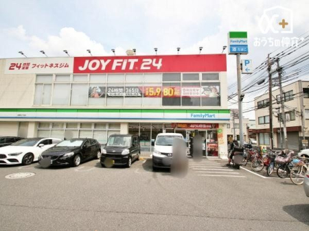 周辺環境 ファミリーマート　田無3丁目店 徒歩4分。24時間営業 260m