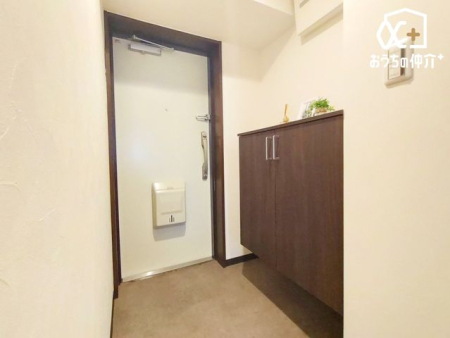 周辺環境 徒歩4分。【ファミリーマート狭山富士見通り店】営業時間24時間営業、車椅子対応の駐車場、クレジット カード可。 290m