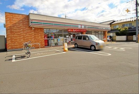 周辺環境 セブンイレブン西東京南町3丁目店 徒歩4分。24時間営業なので急なお買い物にも便利です。お弁当やホットスナック、カフェなど飲み物も販売しています。駐車場：あり 290m