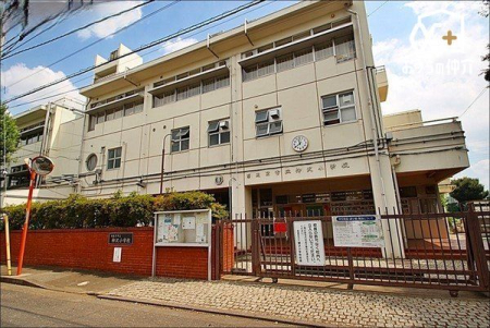 周辺環境 西東京市立柳沢小学校 徒歩6分。昭和50年開校。児童数498人(令和5年5月時点) 教育目標は思いやりのある子・よく考える子・きたえる子・行動する子 460m