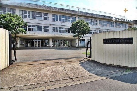 周辺環境 西東京市立田無第四中学校 徒歩10分。昭和52年開校。生徒数599人(令和4年時点) 重点目標に自治を掲げ、初学年からの計画的な進路指導が特色です。 750m