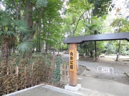 周辺環境 向台公園 徒歩7分。西武新宿線田無駅より南へ、武蔵境通り（バス停・向台町一丁目）目の前に位置する公園です 550m