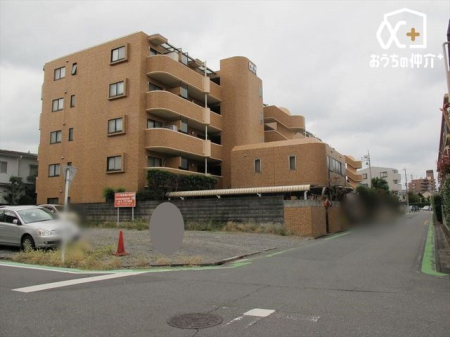 現地外観写真 静かで落ち着いた環境が魅力の閑静な住宅街。騒音の少ないエリアで、ゆったりとした毎日をお過ごしいただけます。