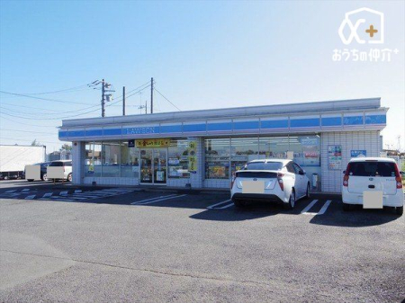 周辺環境 ローソン三ヶ島3丁目店 徒歩9分。24時間営業なので、急なお買い物にも便利です。飲食物や軽い日用品を販売しております。駐車場；有 680m