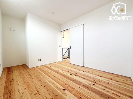 寝室 5.7帖の室内は引き戸で仕切れるので寝室にオススメ