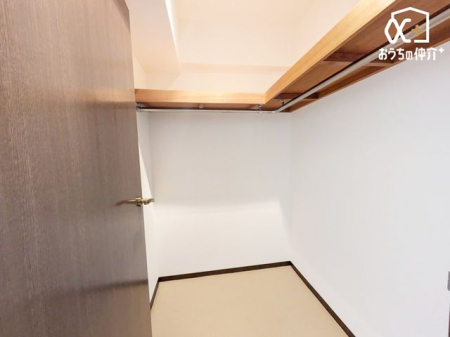 収納 大きなウォークインクローゼット付です。たくさん洋服が収納可能です。