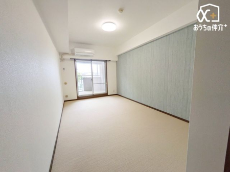寝室 バルコニーに面しているお部屋です。