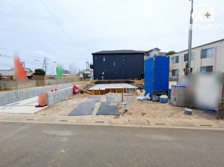 周辺環境 徒歩1分。【ローソン100　入間下藤沢店】　営業時間 24時間営業　車椅子対応の駐車場・入り口あり 60m