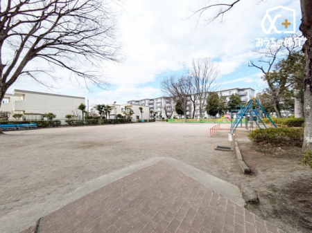 周辺環境 上藤沢第三公園 徒歩14分。 1090m