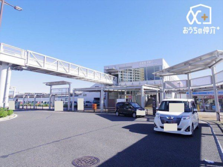 周辺環境 徒歩10分。【武蔵藤沢駅　西口】車椅子対応のトイレ・入り口あり 池袋駅まで34分 770m