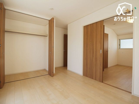 寝室 クローゼットも付いており、寝具・衣類等も豊富に収納可能な寝室です。
