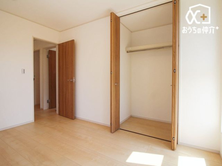 その他内観 2階　6帖の洋室にはクローゼットも完備。お部屋もスッキリ片付きます。