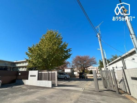 周辺環境 新座市立西堀小学校 徒歩6分。【校訓】礼儀（れいぎ）質朴（しつぼく）自治（じち）　【学校教育目標】やさしく　かしこく　たくましく 480m