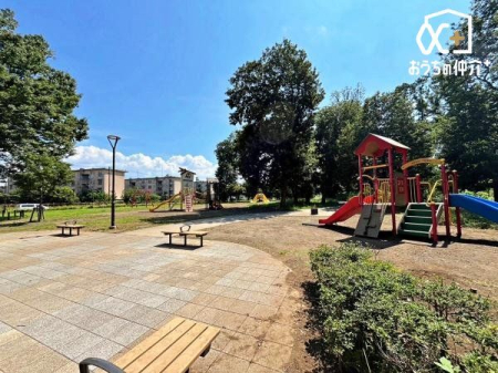 周辺環境 上の原東公園 徒歩15分。複合遊具やターザンロープがある「遊び場エリア」と、散策が楽しめる「雑木林エリア」があり、子どもも大人も楽しめる公園 1200m
