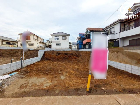 周辺環境 徒歩4分。【入間市立金子中学校】車椅子対応の駐車場・入り口あり 290m