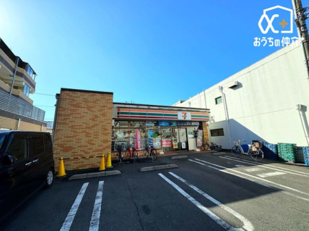 その他内観 窓が多い分お部屋が明るくなり、自然光の明るさだけで快適な暮らしを送れます。また換気・通気にも優れ、窓を開け放てばすぐに室内の空気を入れ替えることができます。