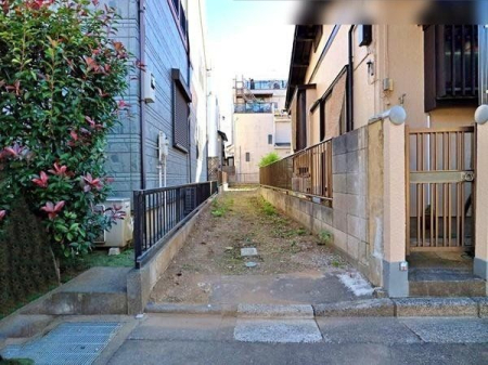 現地土地写真 土地の入り口の様子です。