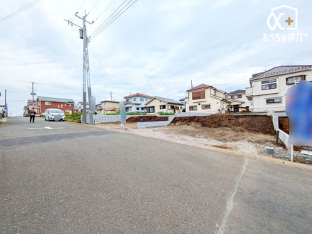 周辺環境 徒歩4分。【入間市立金子中学校】車椅子対応の駐車場・入り口あり 290m