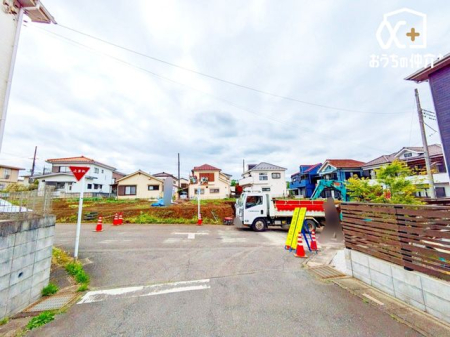 現地外観写真 金子小学校まで徒歩5分金子中学校まで徒歩5分