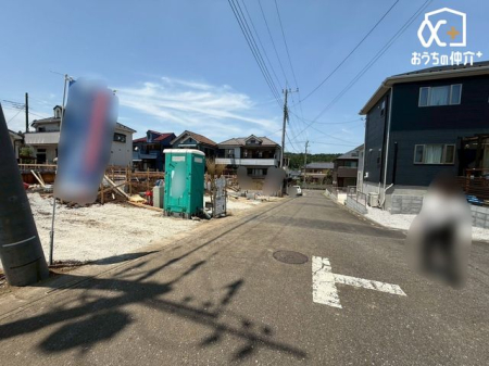 現地外観写真 ～Appearance～毎日のお散歩も快適な緑に恵まれたエリアで、自然に包まれた穏やかな暮らしを実現するためのゆとりある住環境が整っています。